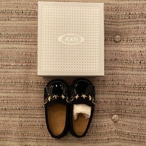 NWT. Tod’s Baby Loafers. Navy. Size 18.